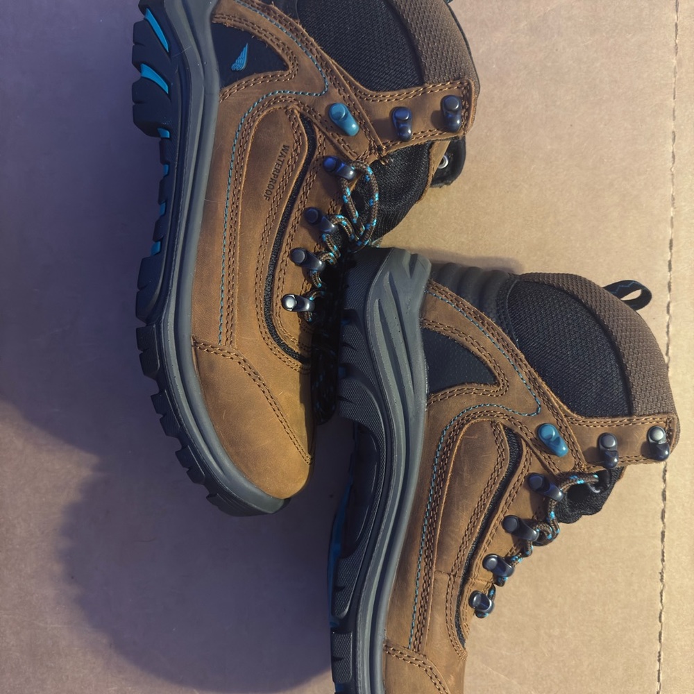 New redwing women’s tradesman safety toe boots